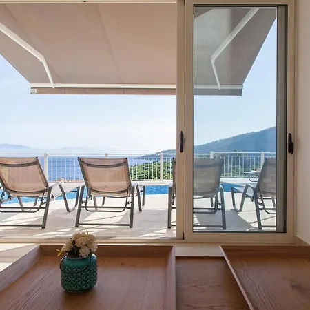 Villa With Sea Access