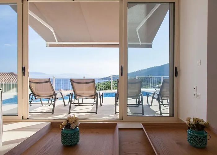 Villa With Sea Access